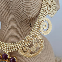 Load image into Gallery viewer, SURI NECKLACE