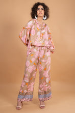 Load image into Gallery viewer, CAMEL FLOWER TOP BEADED