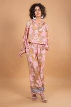 Load image into Gallery viewer, CAMEL FLOWER TOP BEADED