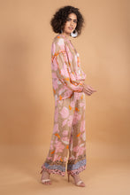 Load image into Gallery viewer, CAMEL FLOWER TOP BEADED