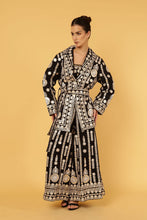 Load image into Gallery viewer, ZIGGY SHORT COAT- BLACK