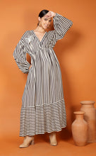 Load image into Gallery viewer, DUBAI STRIPES PUFF SLV DR, SINGLE SEQUIN PALM